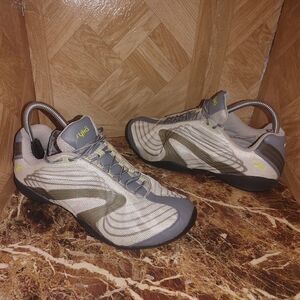 Ryka women's fashion casual sneaker shoes gray size 9.5.   A141